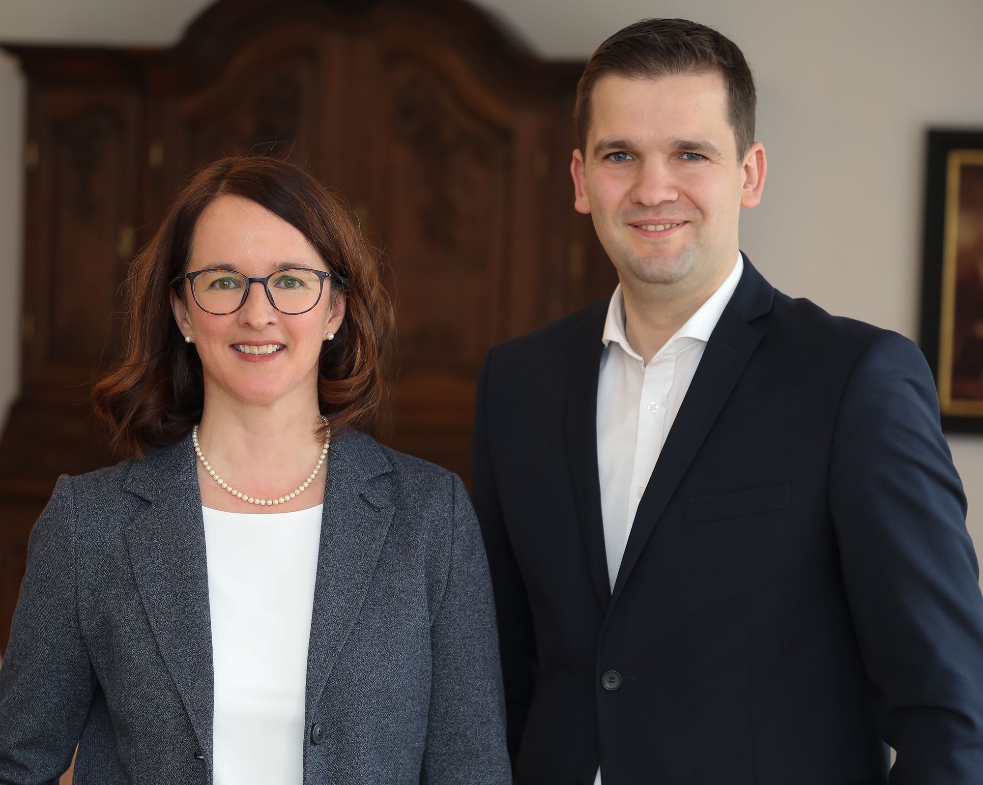 Frau Dr. Yvonne Russell, die Stiftungsdirektorin und Herr Tobias Reiland, der Kaufmännische Direktor Frau Dr. Yvonne Russell, die Stiftungsdirektorin und Herr Tobias Reiland, der Kaufmännische Direktor